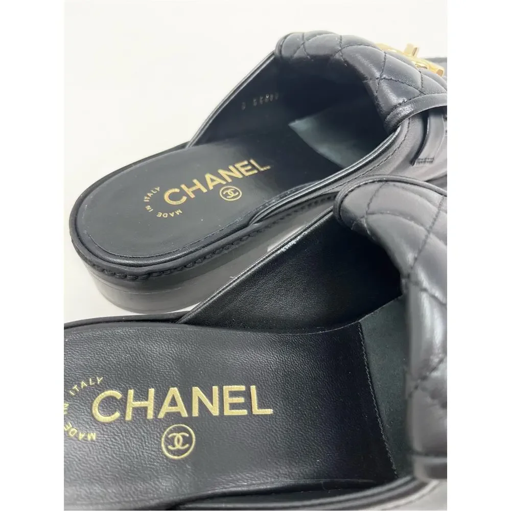 Chanel CC Turnlock Foldover Quilted Mule Slip On Black Leather Flat size 39 EU